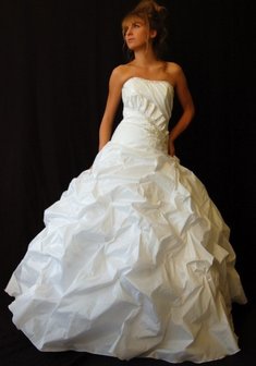 Свадебное платье 1103-A30899. С пышной юбкой, длинное со шлейфом.