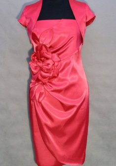 Вечернее платье 4096-V31147. С прямой юбкой, короткое без шлейфа.